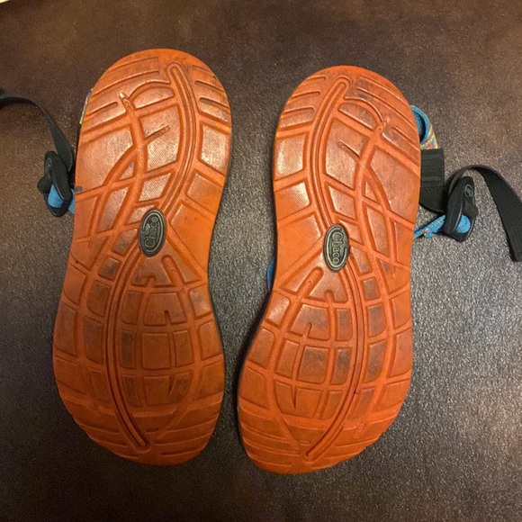 🌙Adorable rainbow Chacos! - Picture 6 of 6